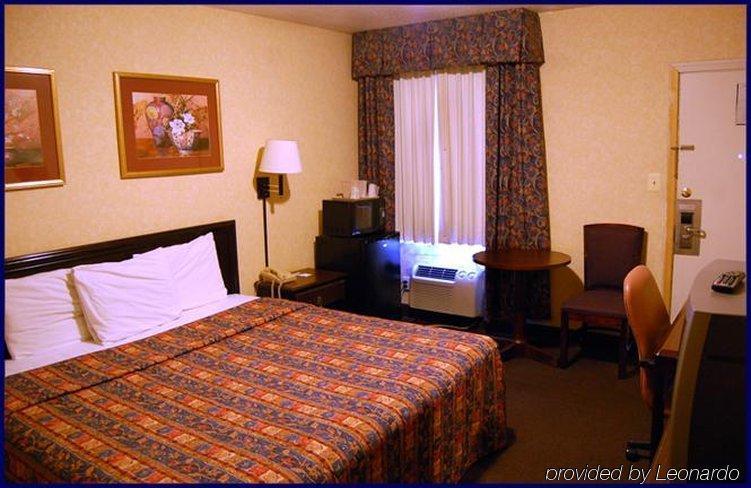Budget Inn Фолс Черч Экстерьер фото