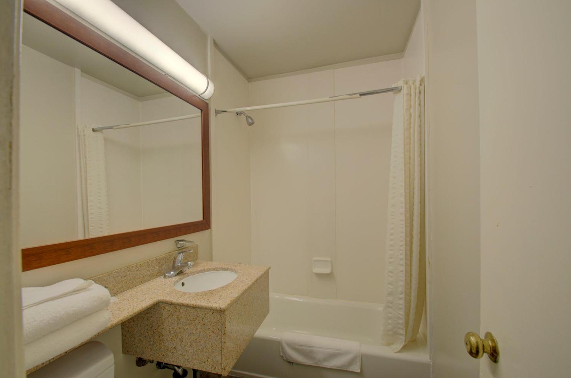Budget Inn Фолс Черч Экстерьер фото