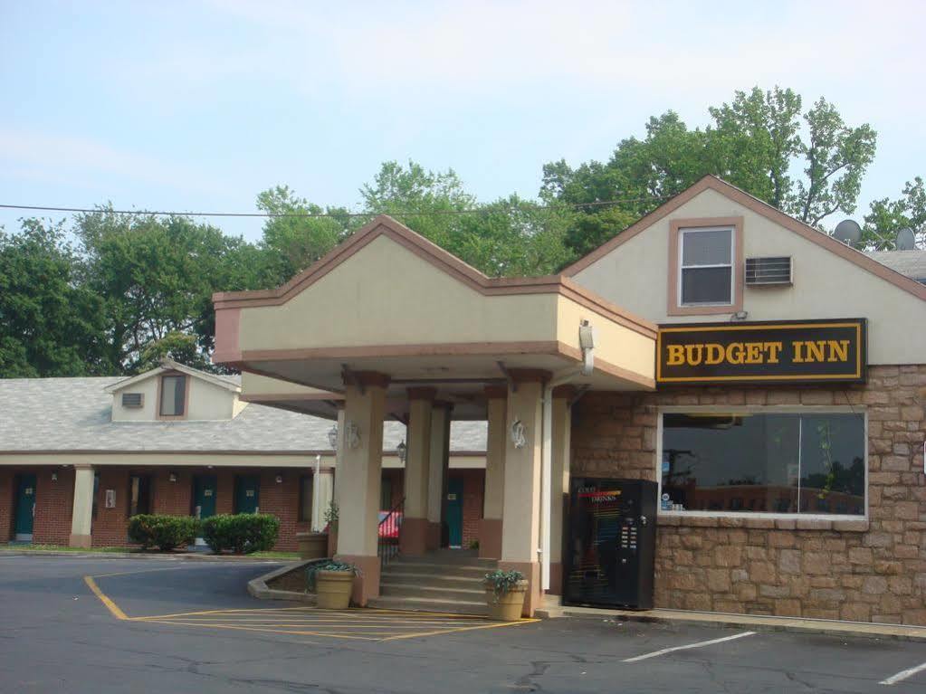 Budget Inn Фолс Черч Экстерьер фото