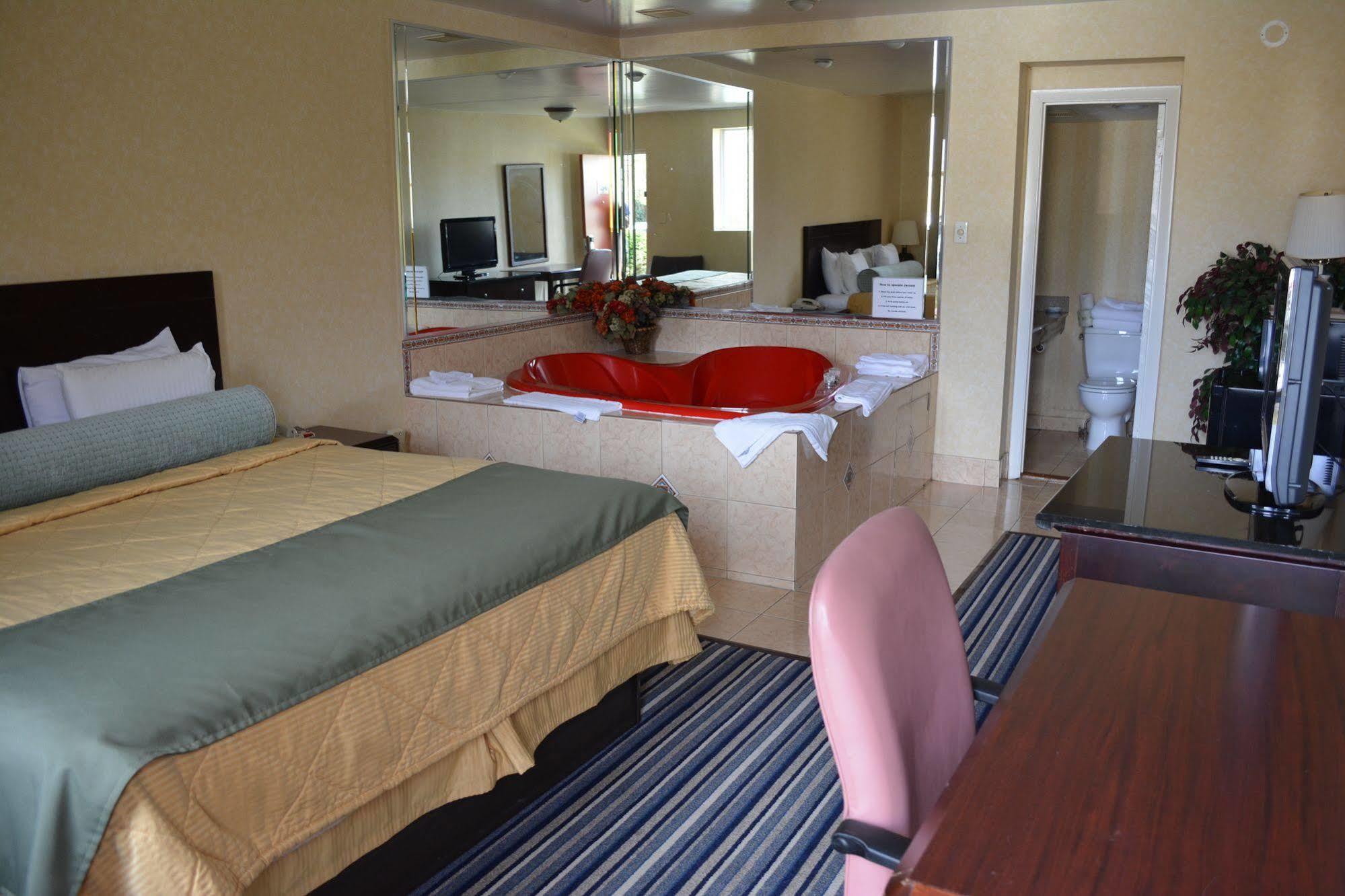 Budget Inn Фолс Черч Экстерьер фото