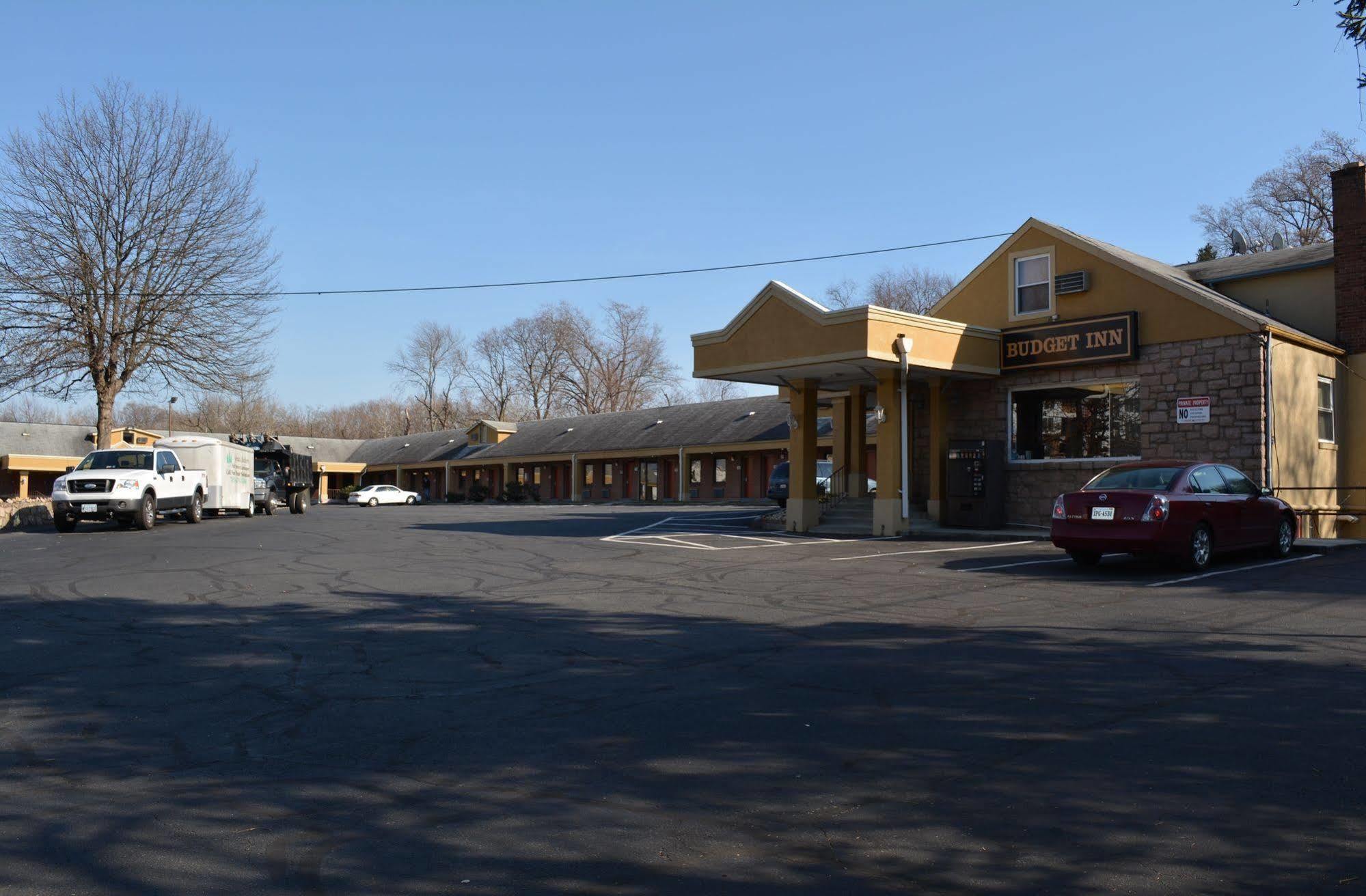 Budget Inn Фолс Черч Экстерьер фото