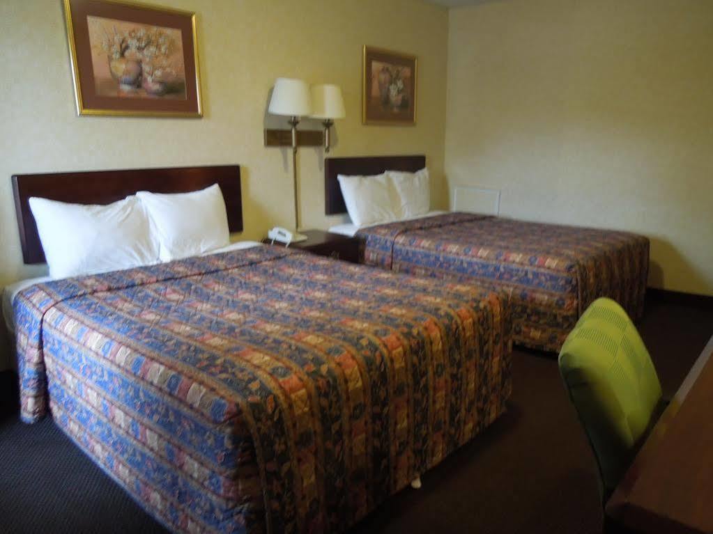 Budget Inn Фолс Черч Экстерьер фото