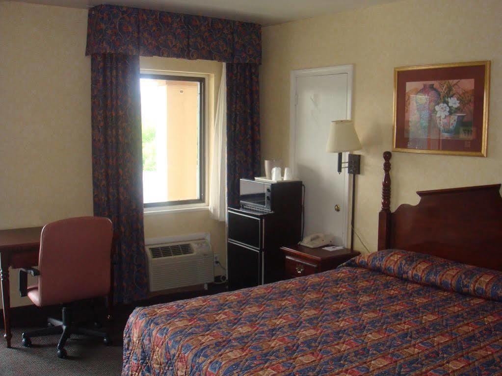 Budget Inn Фолс Черч Экстерьер фото
