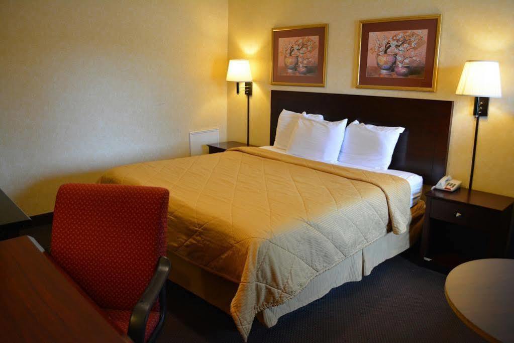 Budget Inn Фолс Черч Экстерьер фото