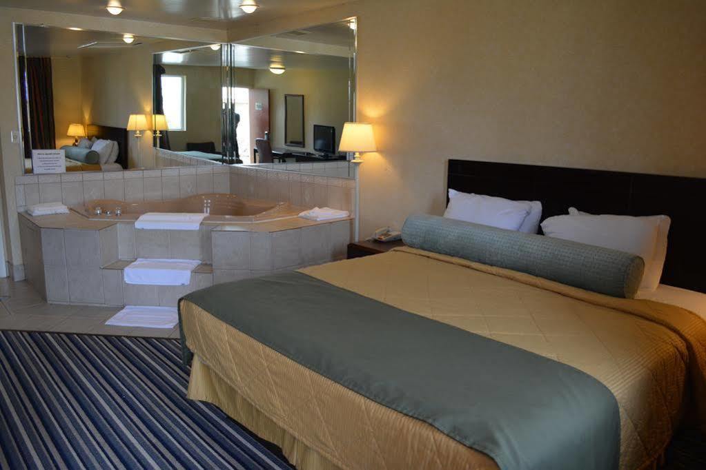 Budget Inn Фолс Черч Экстерьер фото