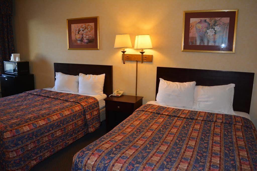 Budget Inn Фолс Черч Экстерьер фото
